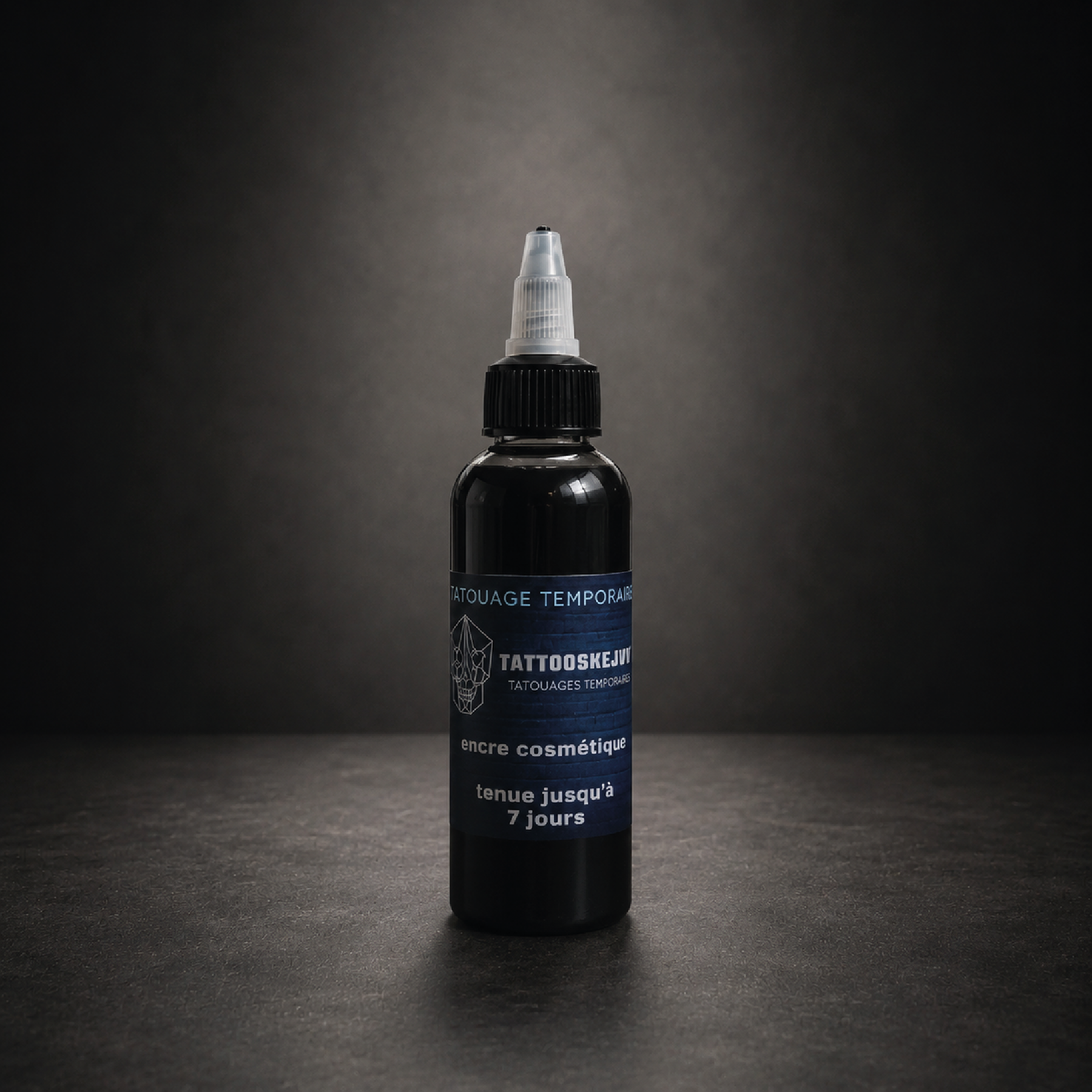 Flacon de 100 ml d’encre noire à séchage rapide pour tatouage temporaire avec tenue jusqu’à 7 jours.